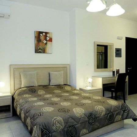 Aerolithos Hotel Adamantas Exterior photo