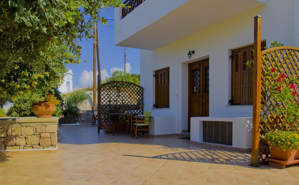 Aerolithos Hotel Adamantas Room photo