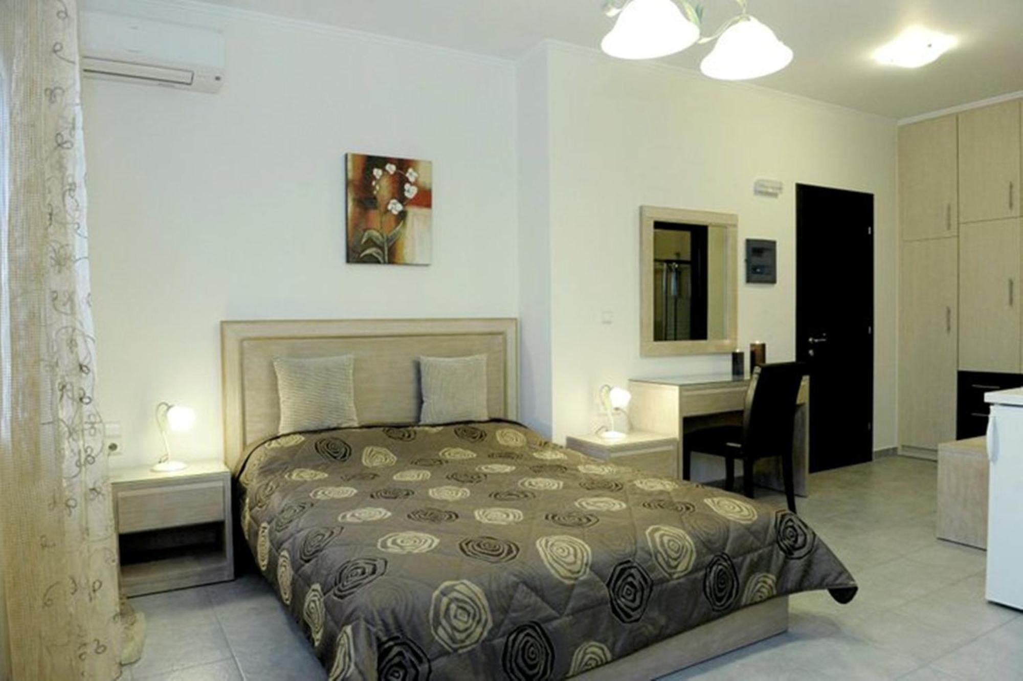 Aerolithos Hotel Adamantas Exterior photo