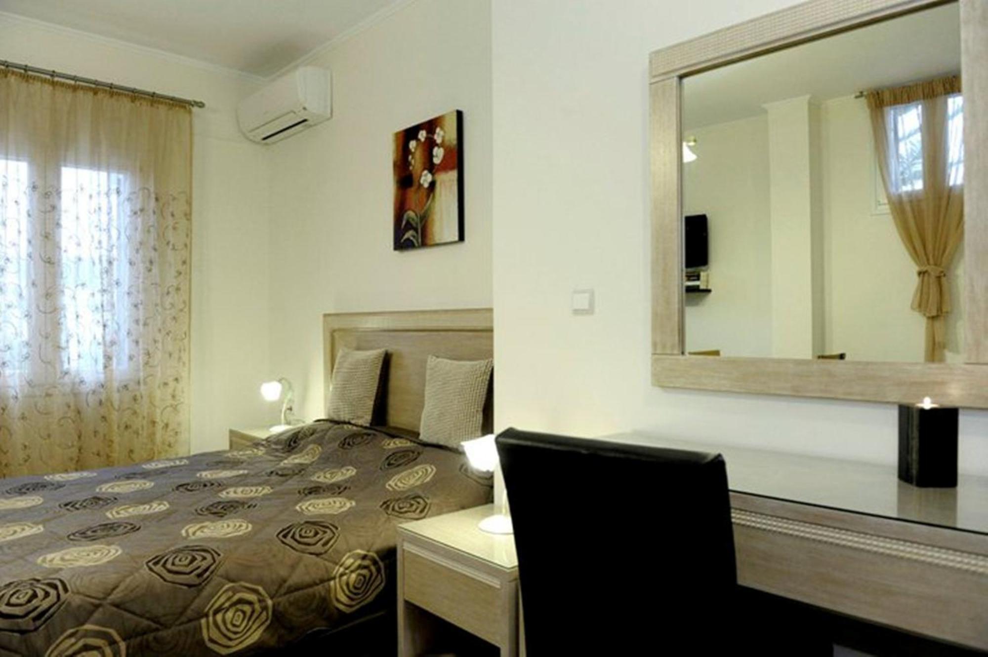 Aerolithos Hotel Adamantas Exterior photo