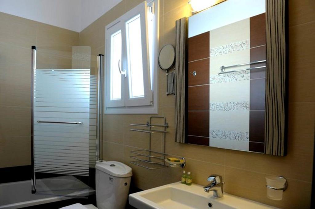 Aerolithos Hotel Adamantas Room photo