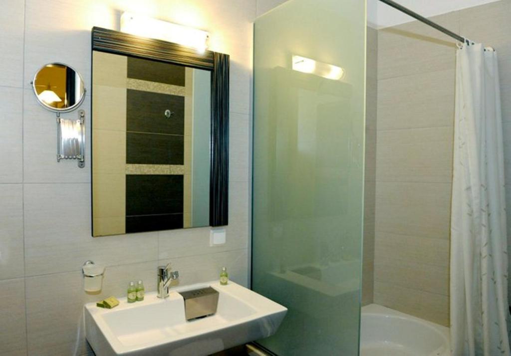 Aerolithos Hotel Adamantas Room photo